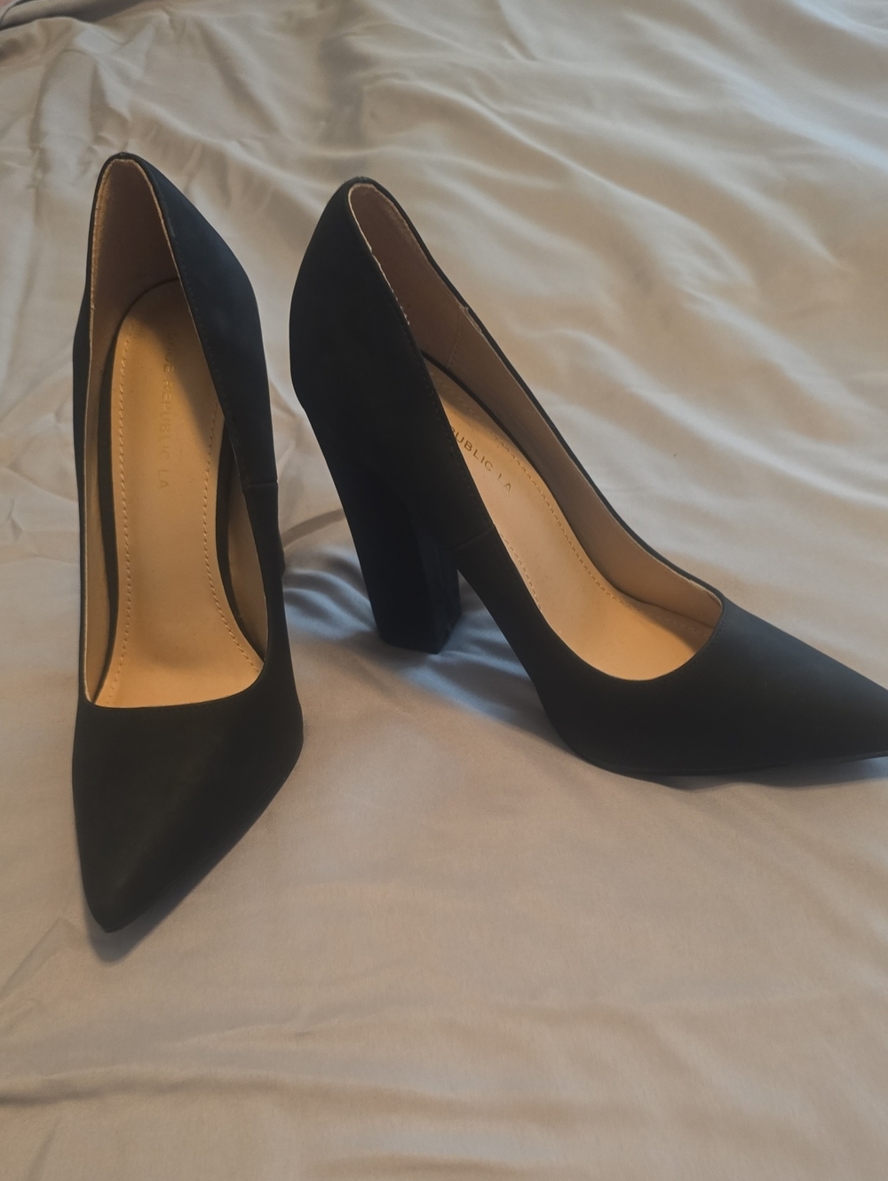 Shoe Republic LA Black Pointed-Toe Block Heel Pumps Size 9
